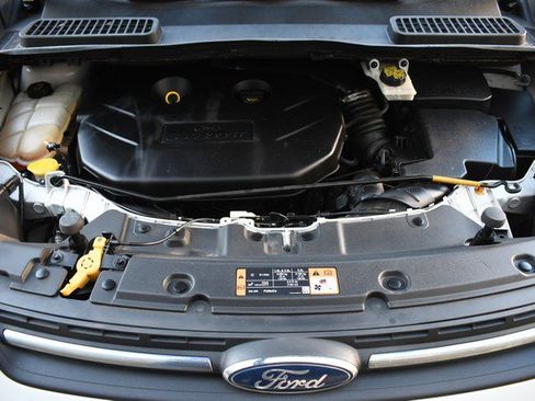 Used 2015 Ford Escape SE image 29