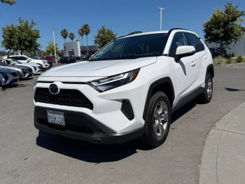 Used 2022 Toyota RAV4 XLE w/ Convenience Package FWD image 3