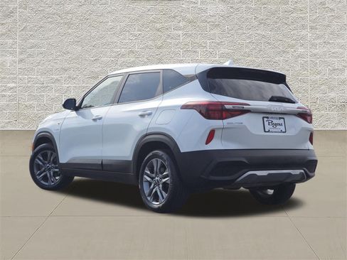 Used 2023 Kia Seltos LX AWD/4WD image 5