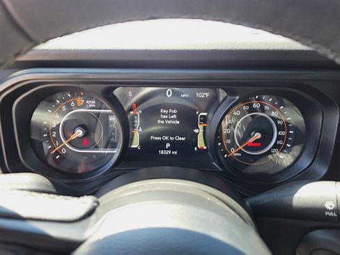 Certified 2025 Jeep Gladiator Sport AWD/4WD image 14