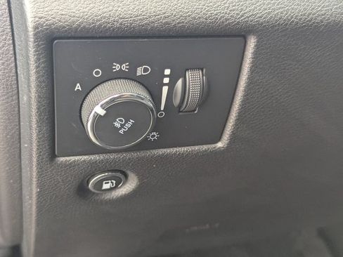 Used 2020 Jeep Grand Cherokee Laredo RWD image 12