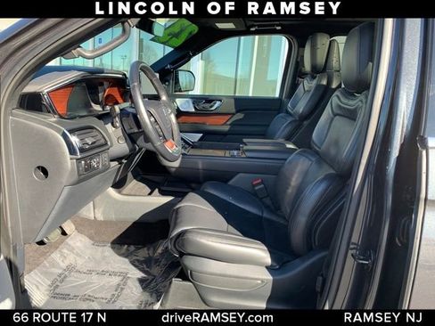 Used 2023 Lincoln Navigator Reserve image 12