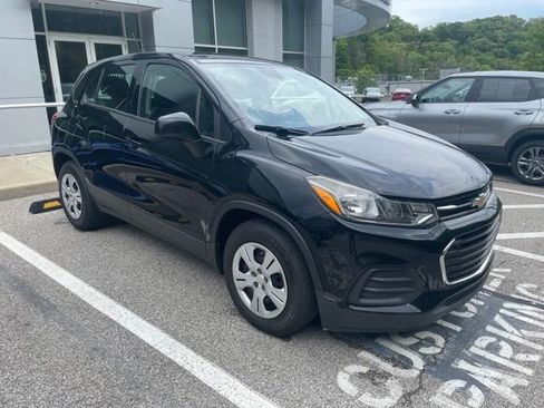 Used 2018 Chevrolet Trax LS FWD image 3