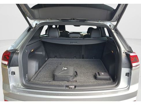 Used 2023 Volkswagen Atlas Cross Sport SE FWD image 11