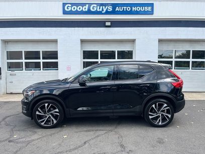 Used 2019 Volvo XC40 T5 R-Design