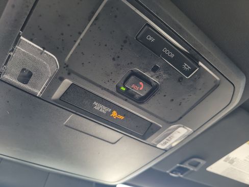 Certified 2025 Toyota Tacoma TRD Off-Road image 34