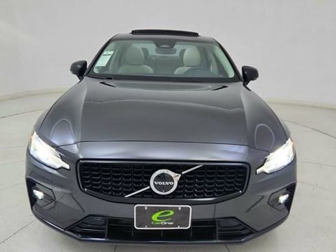 Used 2024 Volvo S60 B5 Plus w/ Climate Package image 13