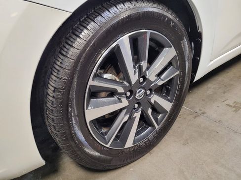 Used 2021 Nissan Versa SV FWD image 31