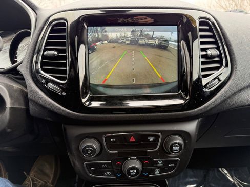 Used 2019 Jeep Compass Limited image 10