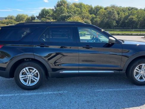 Used 2022 Ford Explorer XLT w/ Equipment Group 202A image 9