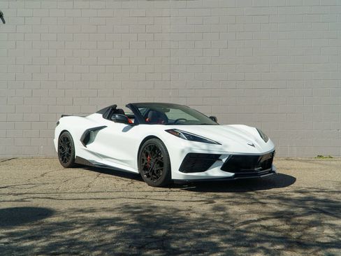 Used 2023 Chevrolet Corvette Stingray Premium Conv w/ Z51 Performance Package RWD image 9