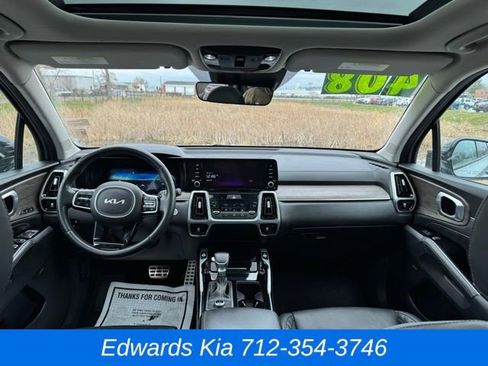 Used 2023 Kia Sorento SX Prestige image 17