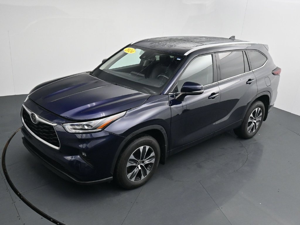 Used 2024 Toyota Highlander XLE AWD/4WD image 29