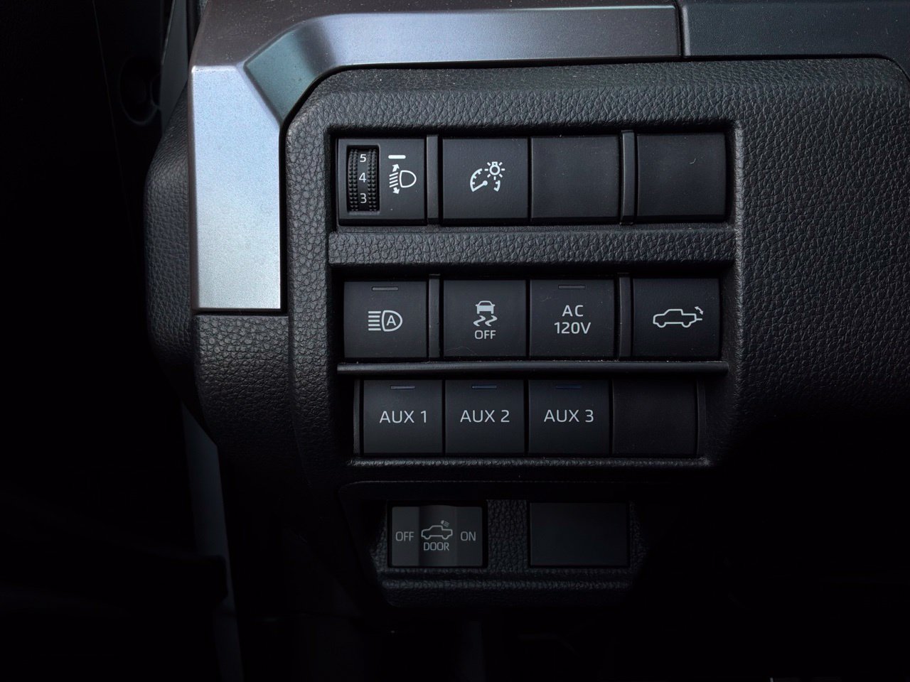 Used 2024 Toyota Tacoma TRD Sport w/ TRD Sport Premium Package AWD/4WD image 31