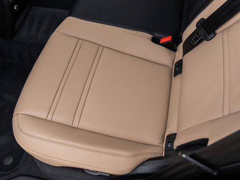 Certified 2026 Porsche Cayenne AWD/4WD image 33