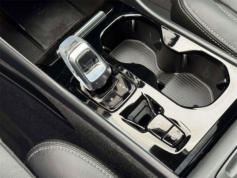 Certified 2023 Volvo XC40 B5 Plus w/ Protection Package Premier image 27