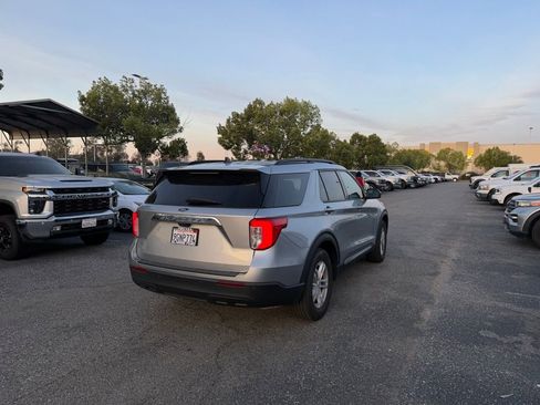 Used 2023 Ford Explorer XLT image 3