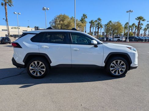 Used 2020 Toyota RAV4 XLE Premium image 6