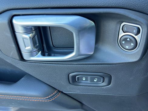 Used 2023 Jeep Gladiator Mojave w/ Cold Weather Group image 31