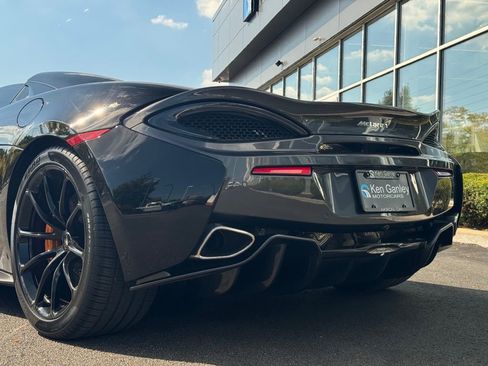 Used 2019 McLaren 570S Spider image 24