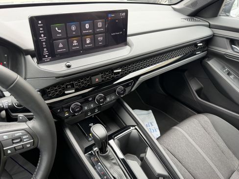 Used 2025 Honda Accord Sport image 17