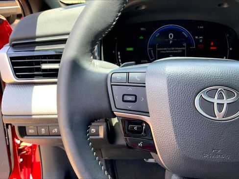 Used 2025 Toyota Camry SE w/ Convenience Package FWD image 23