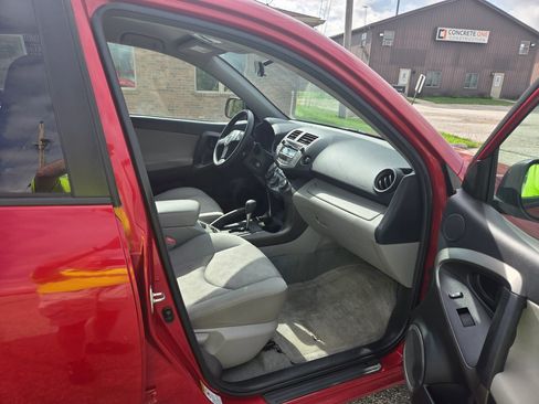 Used 2011 Toyota RAV4 4WD w/ Base L4 Extra Value Pkg image 19