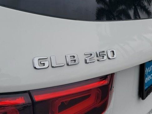 Used 2023 Mercedes-Benz GLB 250 w/ Premium Package image 10
