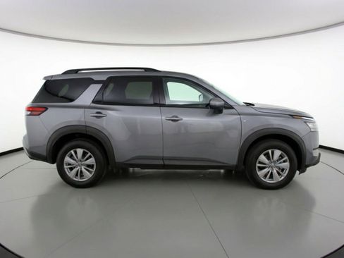 Used 2025 Nissan Pathfinder SV FWD image 11