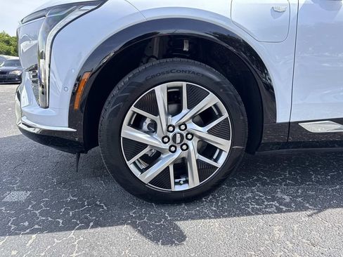 New 2026 Cadillac Optiq Luxury 2 RWD image 10