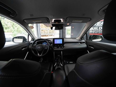 Used 2023 Toyota Corolla Cross XLE image 19