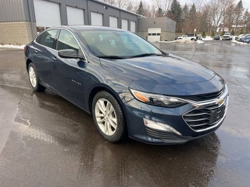 Used 2022 Chevrolet Malibu LT image 3
