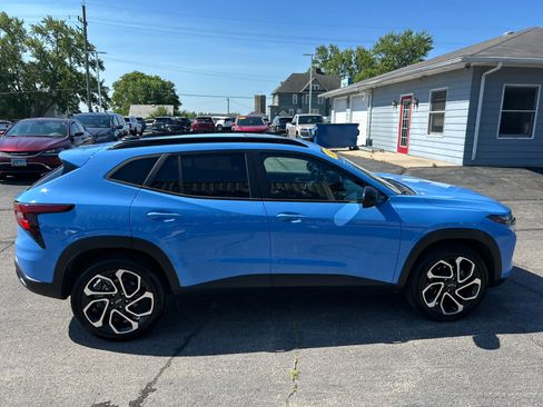 Used 2024 Chevrolet Trax RS w/ Sunroof Package FWD image 3