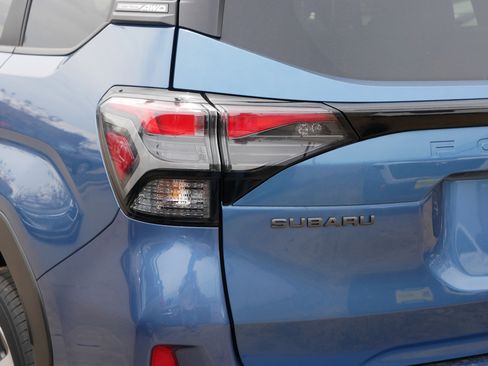 Certified 2025 Subaru Forester Premium AWD/4WD image 17