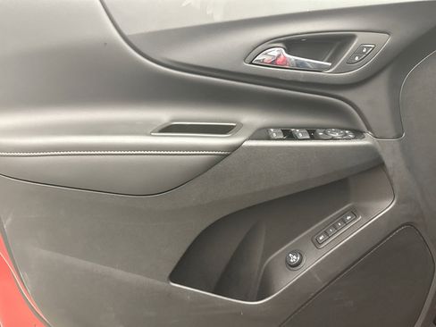 Used 2024 Chevrolet Equinox Premier image 9