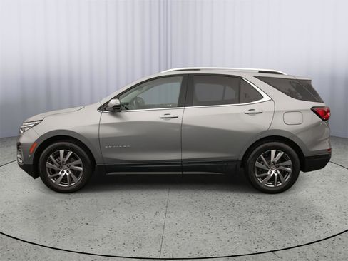 Used 2023 Chevrolet Equinox Premier image 18