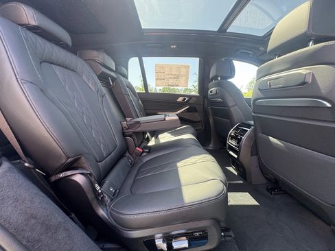 Used 2026 BMW X7 M60i w/ Climate Comfort Package image 26