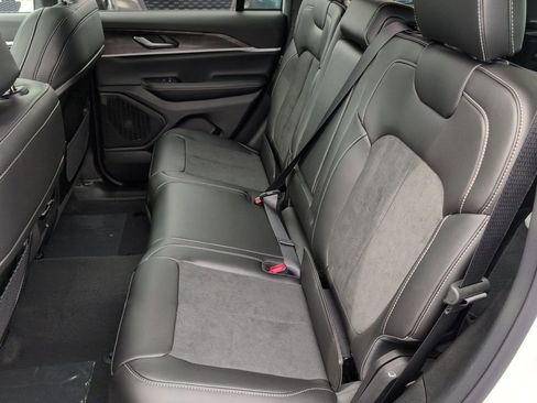 New 2026 Jeep Grand Cherokee Altitude image 22