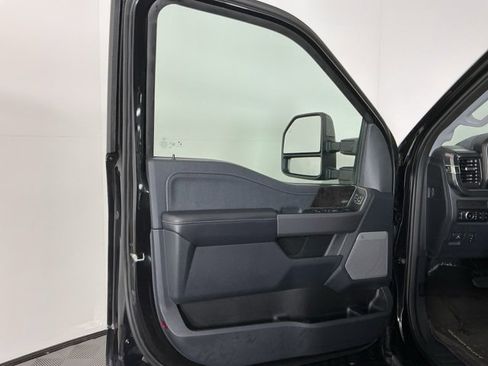 Used 2025 Ford F350 Lariat w/ Black Appearance Package image 15