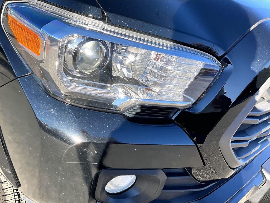 Used 2022 Toyota Tacoma TRD Sport AWD/4WD image 33