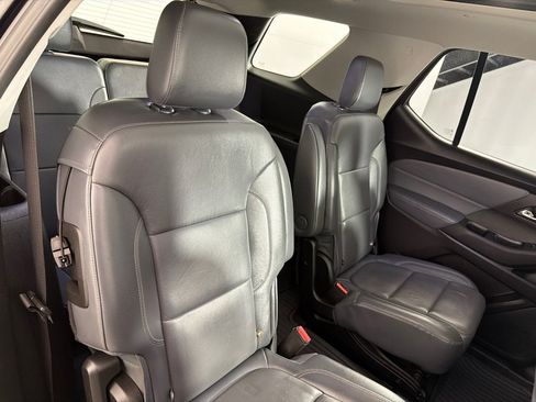 Used 2018 Chevrolet Traverse LT FWD image 24
