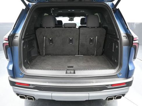 Used 2024 Chevrolet Traverse LT AWD/4WD image 9