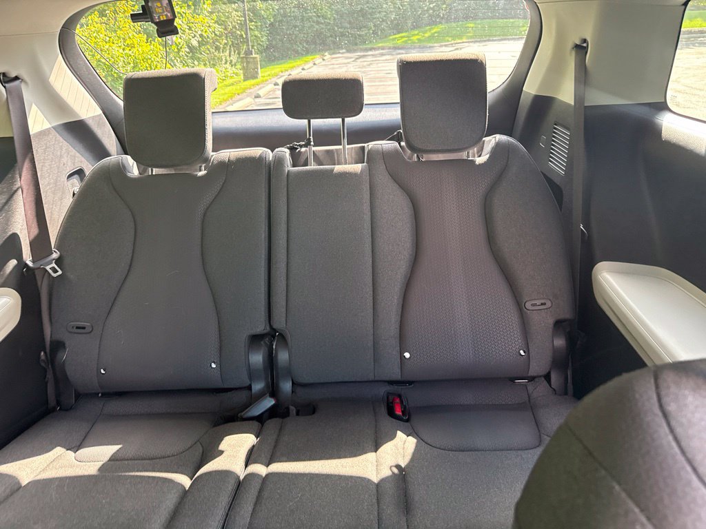 Certified 2024 Kia Carnival LX FWD image 6