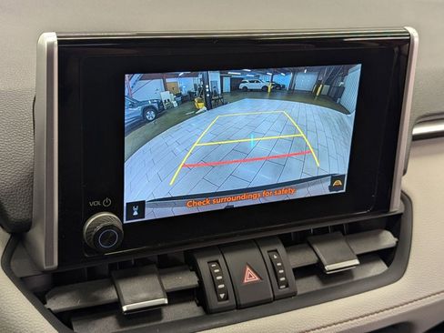 Used 2023 Toyota RAV4 XLE Premium image 31