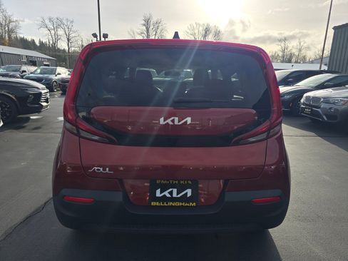 Used 2022 Kia Soul LX image 4