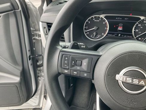 Used 2024 Nissan Rogue S AWD/4WD image 19