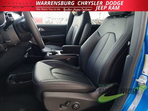 New 2026 Chrysler Pacifica Select image 10