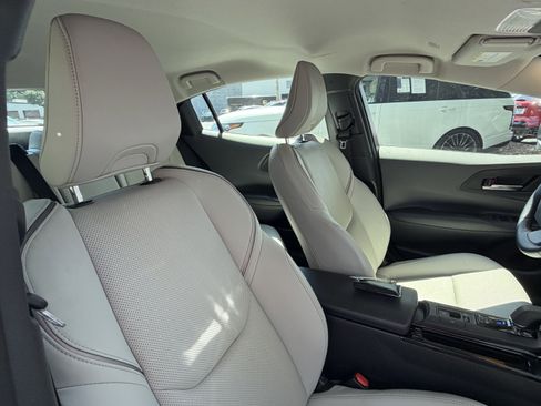 Used 2024 Toyota Prius XLE FWD image 43