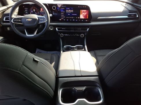 Used 2025 Chevrolet Traverse LT AWD/4WD image 17