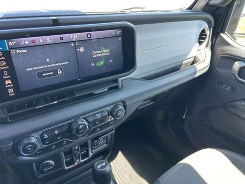 Used 2025 Jeep Wrangler Sahara image 8